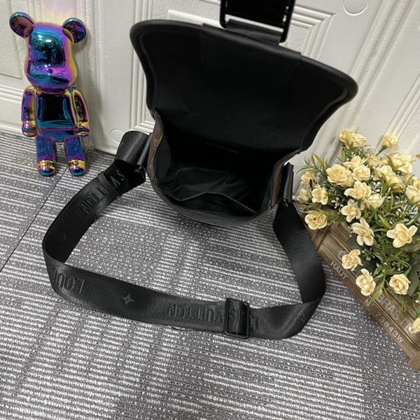 ルイヴィトンバッグ角部分ディテール